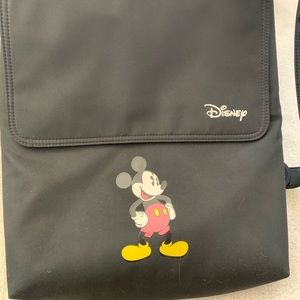 Gently used Targus Mickey Laptop Messenger Bag